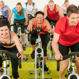 Bicyklovanie pri sviekach ponka drinu, aj relax  pre myse. Bude SoulCycle hitom aj v Eurpe?