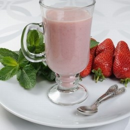 Ovocno-mlieny smoothie: bann/jablko/lesn plody